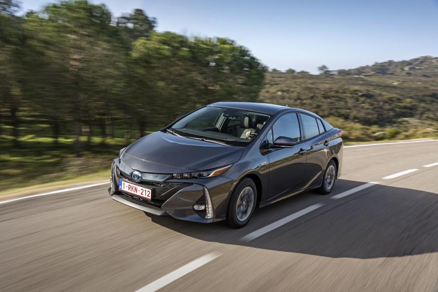  Toyota Prius Plug-in Hybrid 2016 года  (фото 150 из 187)